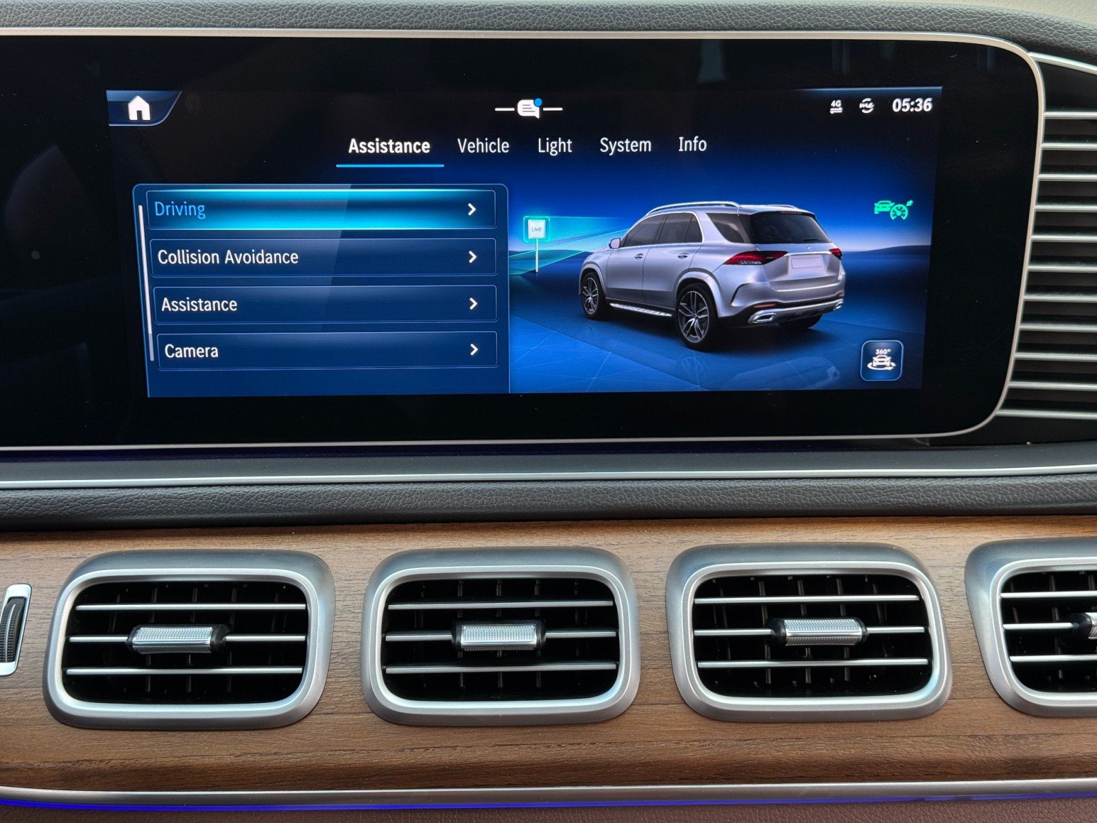 Used 2024 Mercedes-Benz GLE 580 4MATIC w/ 3rd Row Seat Package image 33