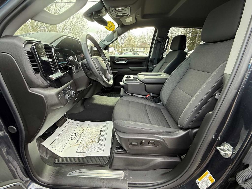 Used 2024 Chevrolet Silverado 1500 LT image 15