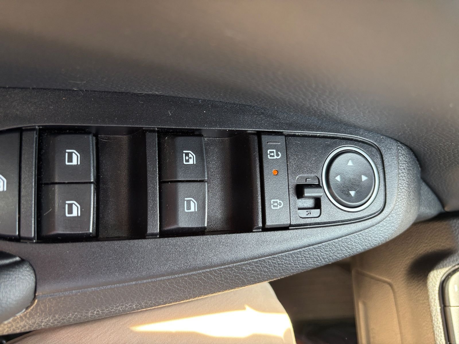 Used 2024 Kia Seltos SX w/ SX Sunroof Package AWD/4WD image 22