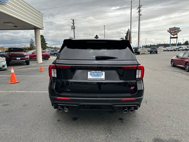 Used 2025 Ford Explorer ST image 4