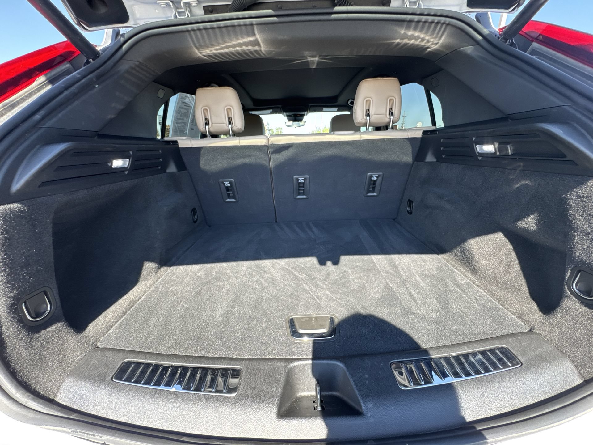 Used 2025 Cadillac XT4 Premium Luxury w/ Technology Package FWD image 24