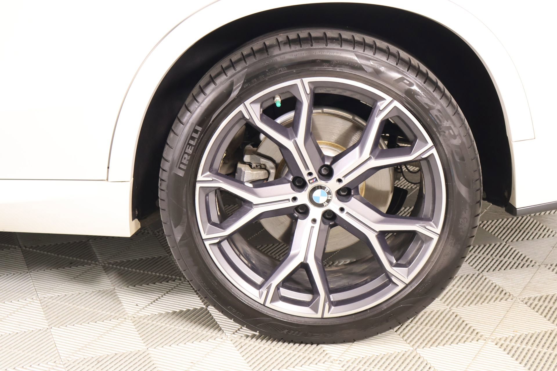 Used 2019 BMW X5 xDrive50i w/ M Sport Package image 21