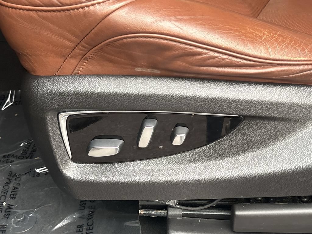 Used 2019 Cadillac Escalade Luxury AWD/4WD image 14