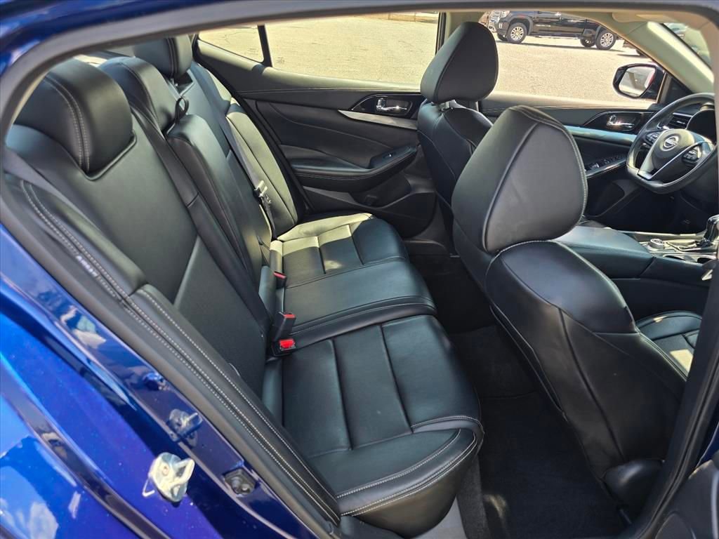 Used 2023 Nissan Maxima SV w/ Floor Mat Group FWD image 12