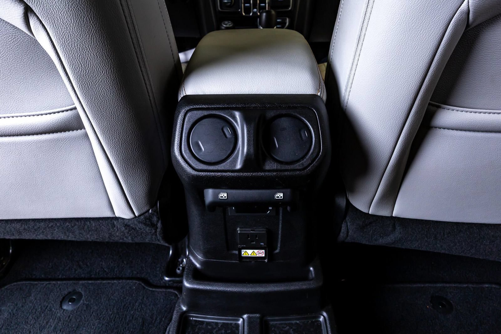 Used 2022 Jeep Wrangler Unlimited Sahara AWD/4WD image 32
