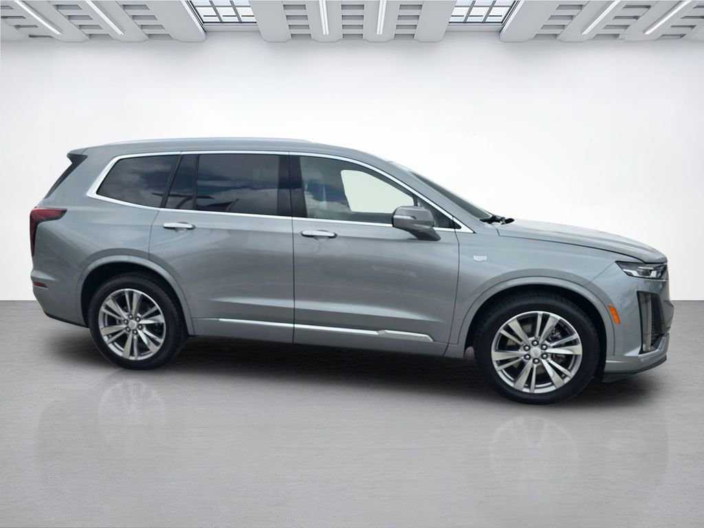 Used 2024 Cadillac XT6 Premium Luxury image 2