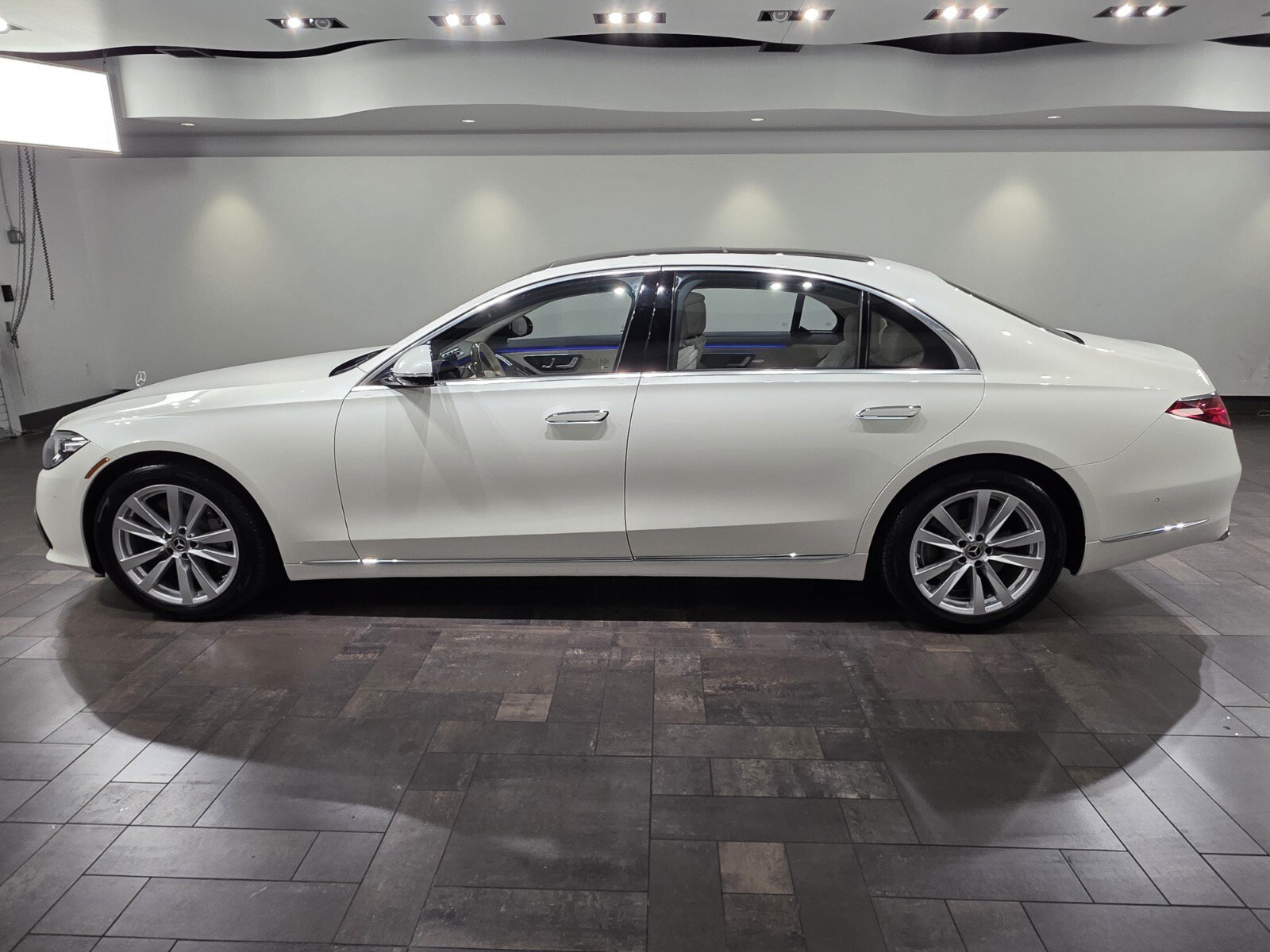 Used 2022 Mercedes-Benz S 500 4MATIC image 3