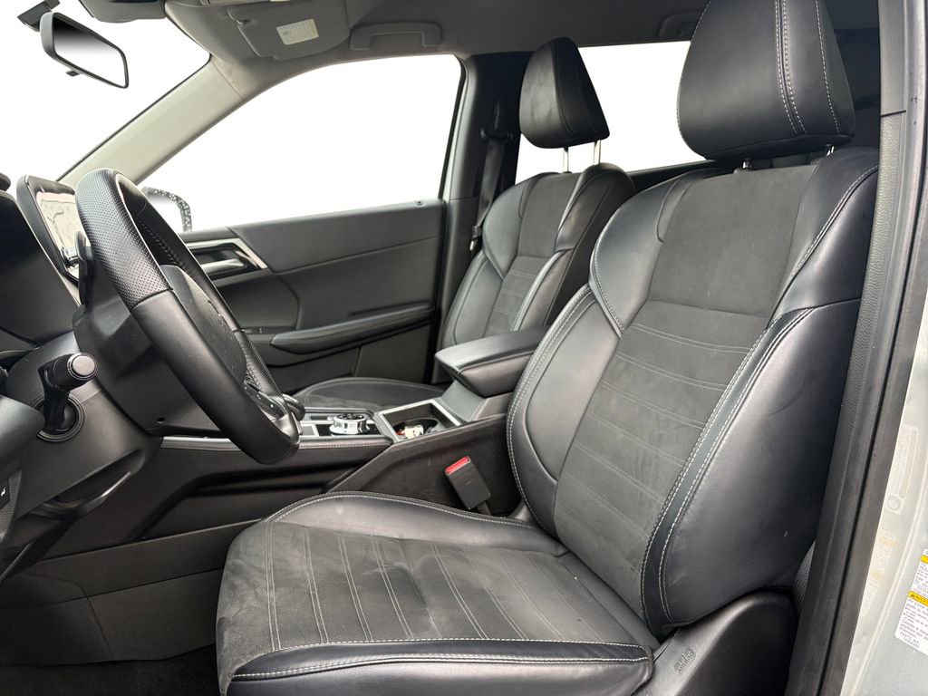 Used 2024 Mitsubishi Outlander SE image 9