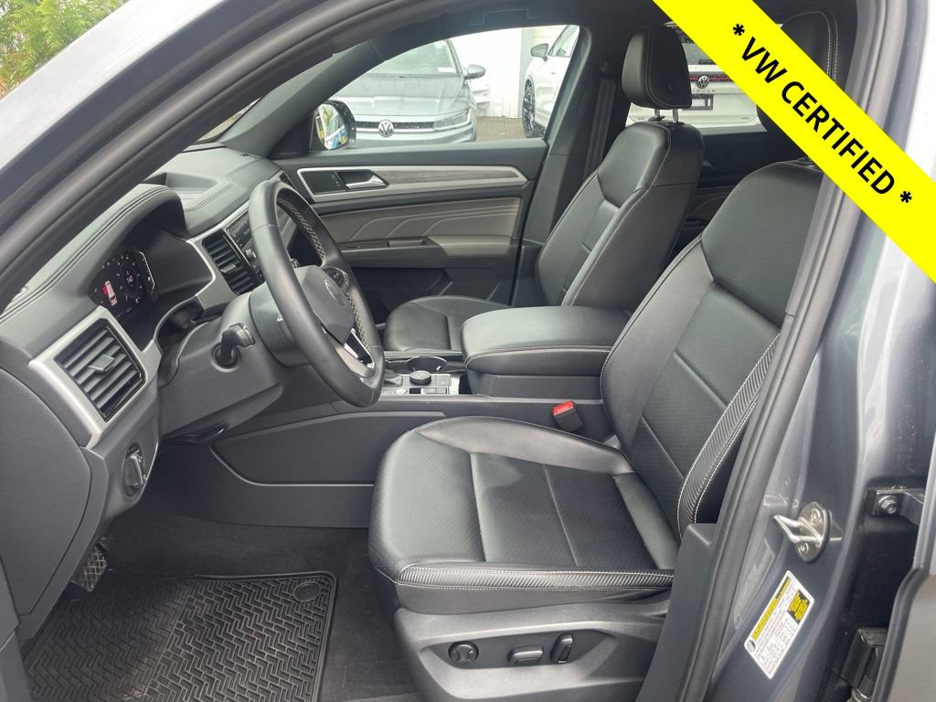 Certified 2022 Volkswagen Atlas Cross Sport SE w/ Panoramic Sunroof Package AWD/4WD image 16
