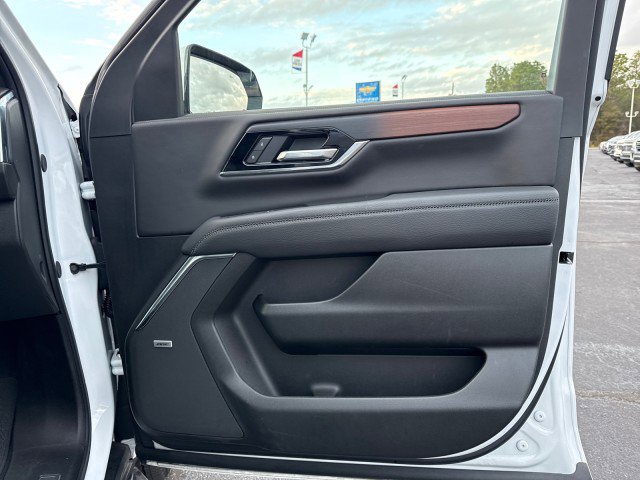 Used 2025 GMC Yukon XL Denali image 12