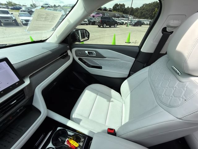 Used 2025 Ford Explorer Platinum w/ Ultimate Package AWD/4WD image 27