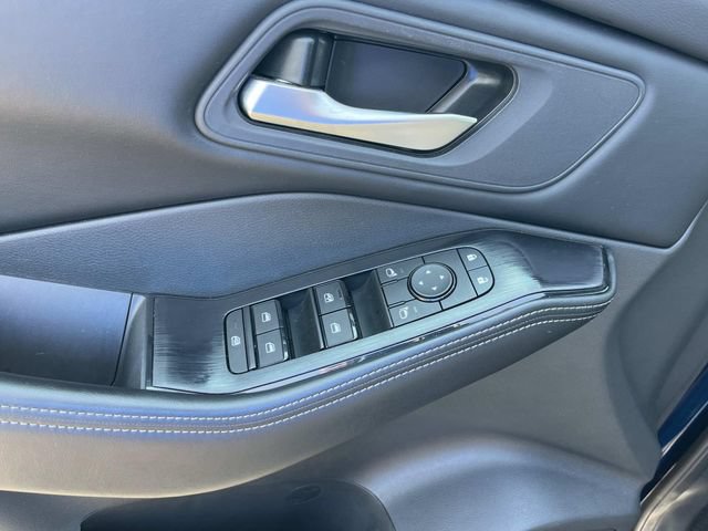 Used 2025 Nissan Rogue SV AWD/4WD image 26