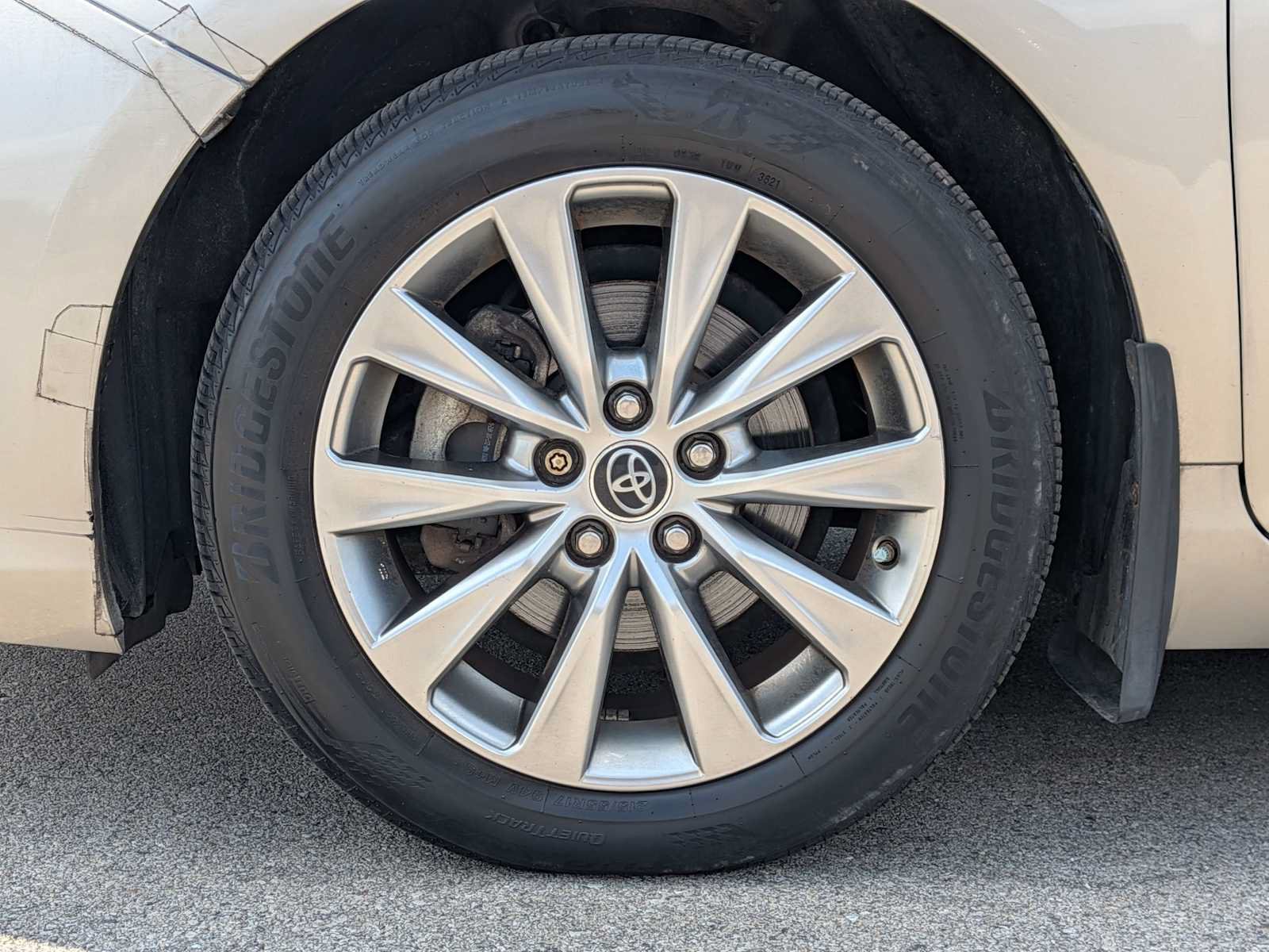 Used 2015 Toyota Camry XLE w/ Moonroof Package FWD image 11