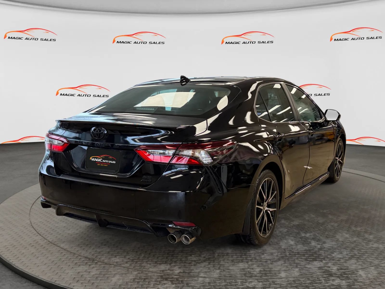 Used 2023 Toyota Camry SE w/ Blackout Package (TMS) AWD/4WD image 10