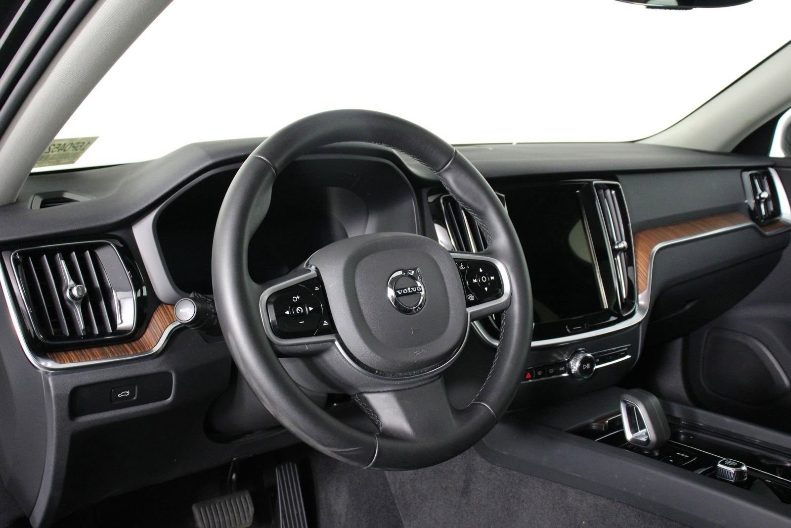 Certified 2025 Volvo V60 B5 Cross Country Plus image 14