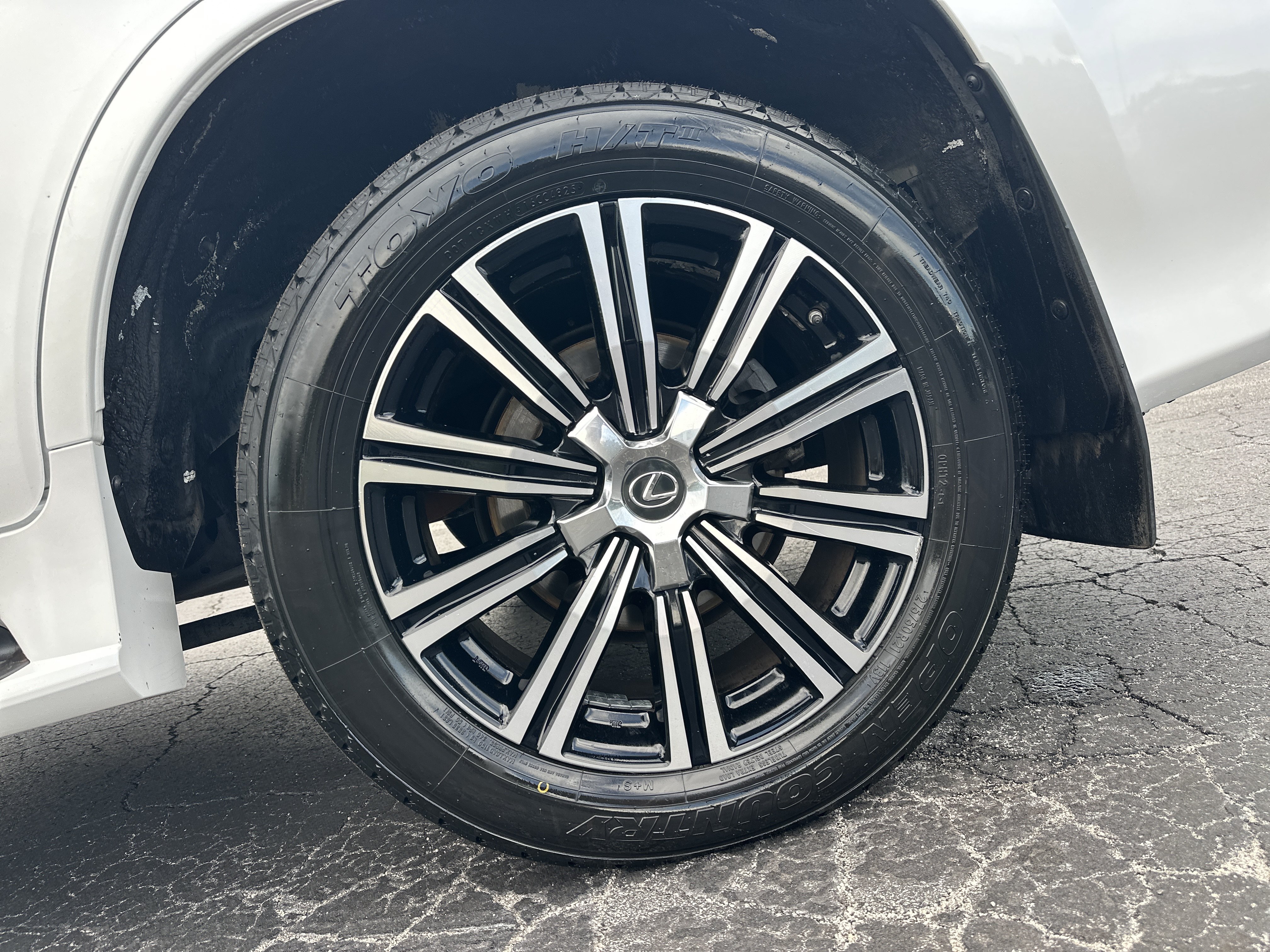 Used 2018 Lexus LX 570 4WD w/ Luxury Package image 20
