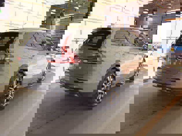 Used 2025 Volvo V60 B5 Cross Country Plus image 13