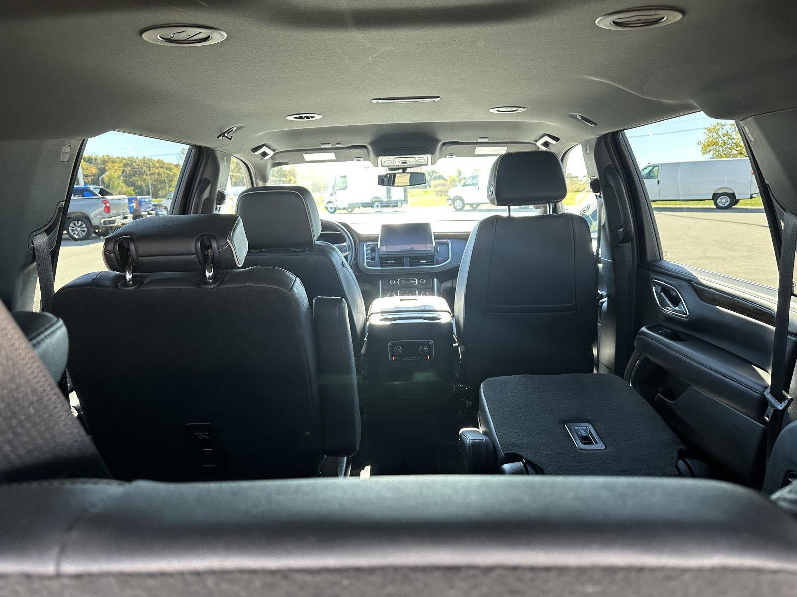 Used 2023 Chevrolet Suburban Premier image 7