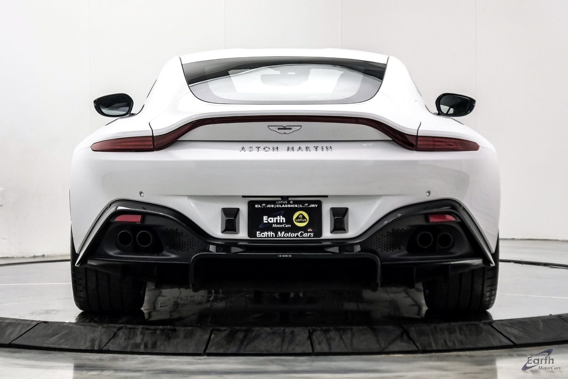Used 2022 Aston Martin V8 Vantage Coupe RWD image 15