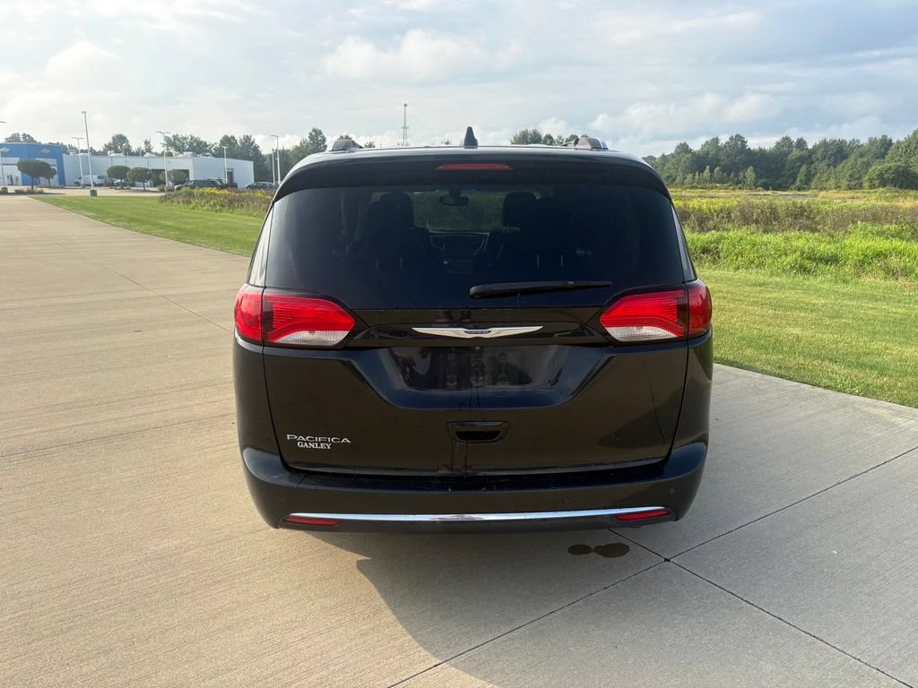 Used 2020 Chrysler Pacifica Touring-L Plus FWD image 5