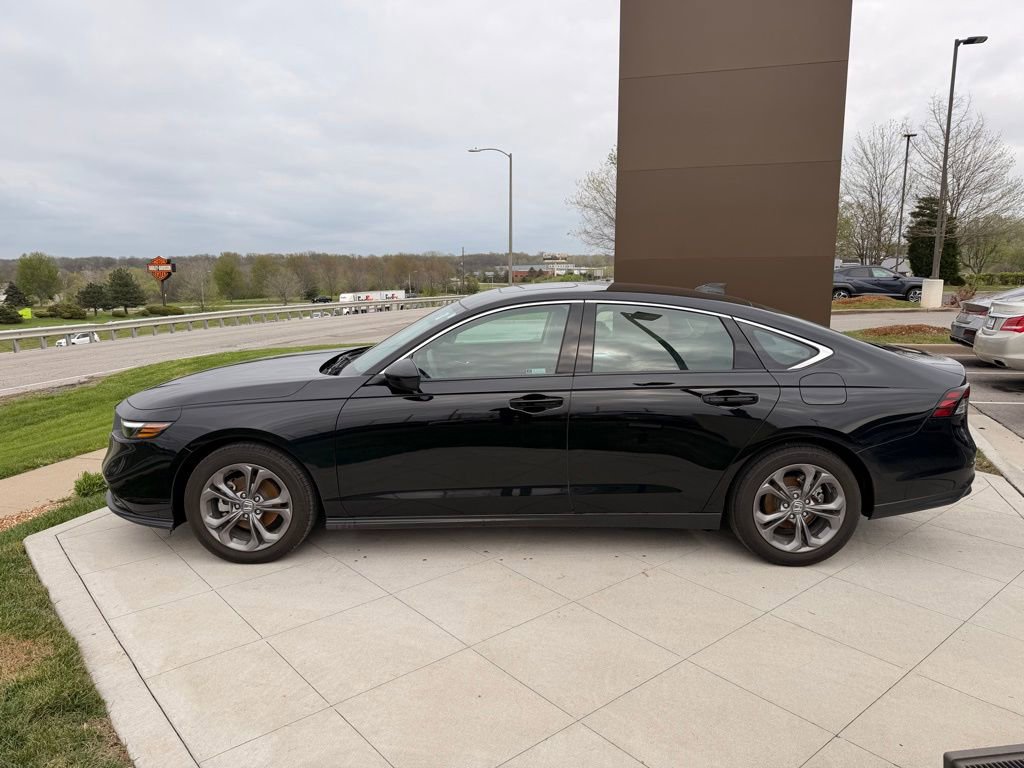 Used 2024 Honda Accord EX image 2