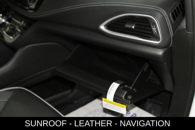 New 2027 Chrysler Pacifica Limited AWD/4WD image 24