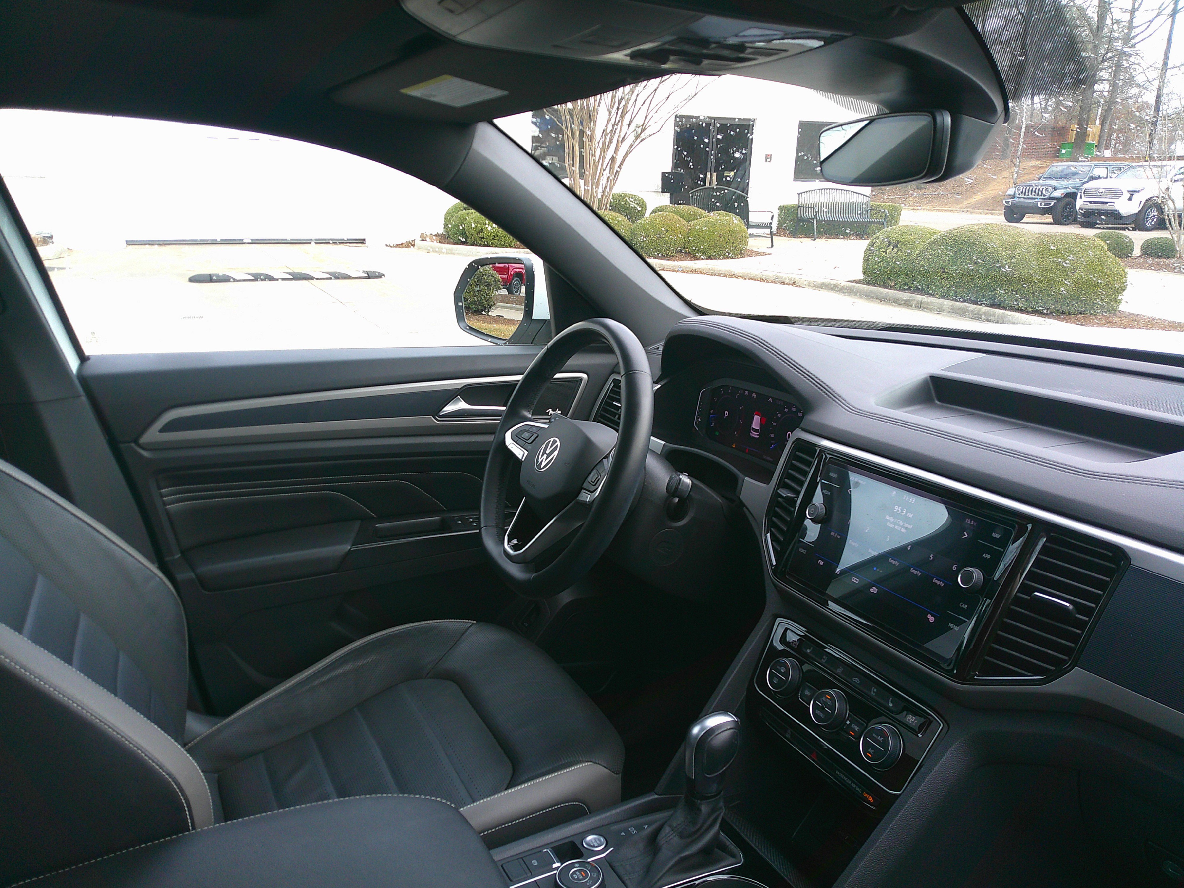 Used 2020 Volkswagen Atlas Cross Sport SEL Premium image 34