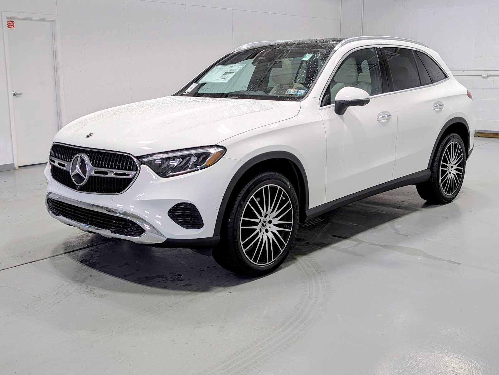 New 2026 Mercedes-Benz GLC 300 4MATIC image 1