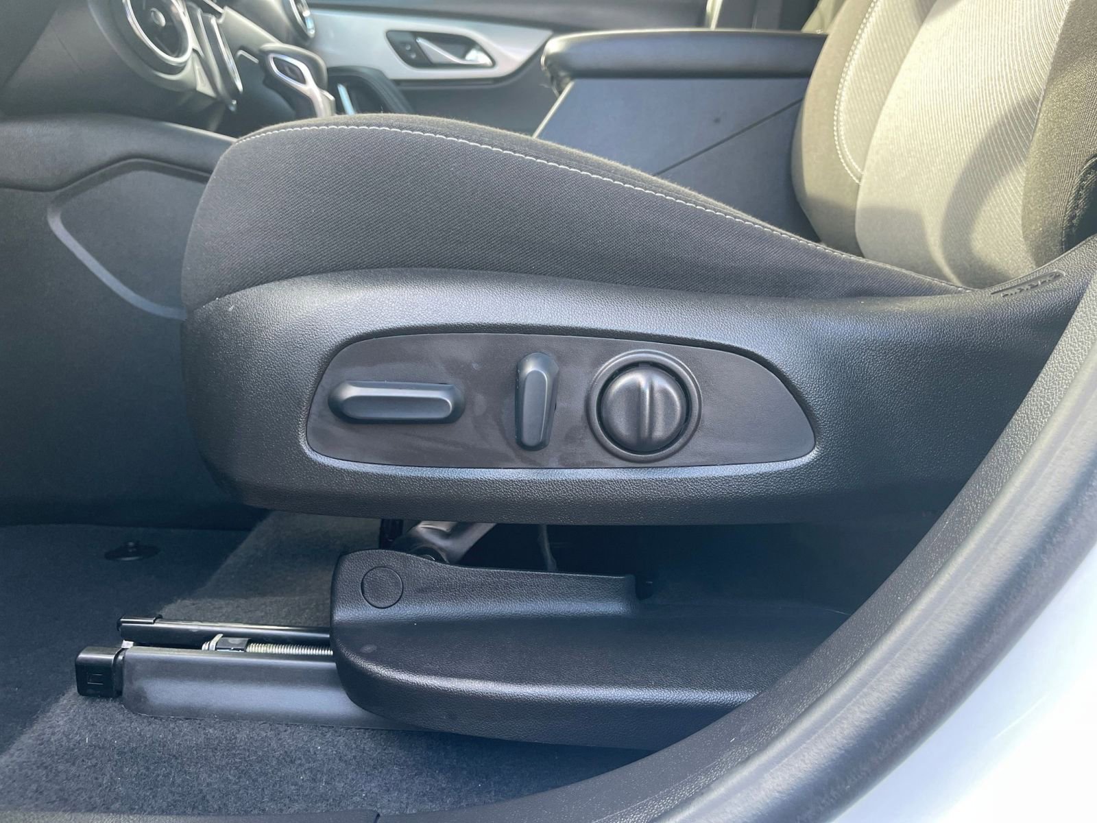 Used 2025 Chevrolet Blazer LT image 23