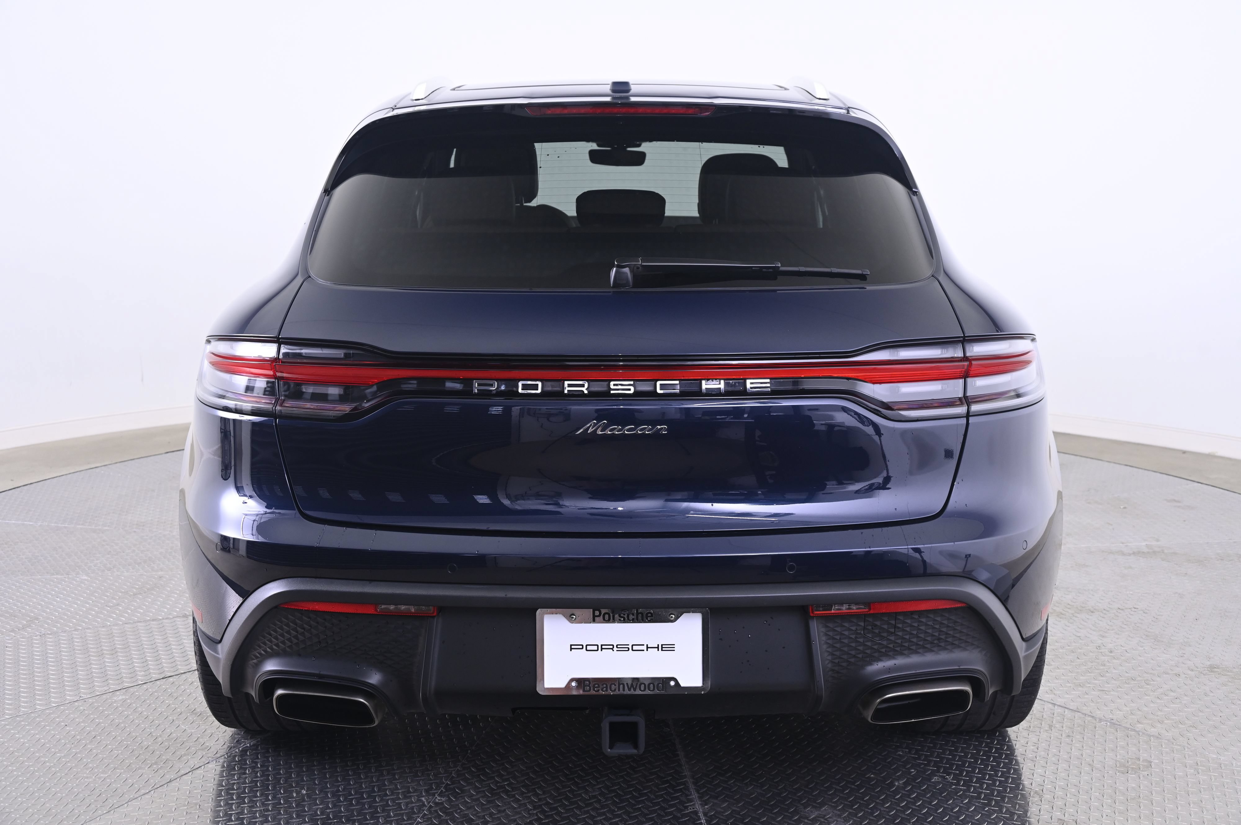 Certified 2022 Porsche Macan AWD/4WD image 6