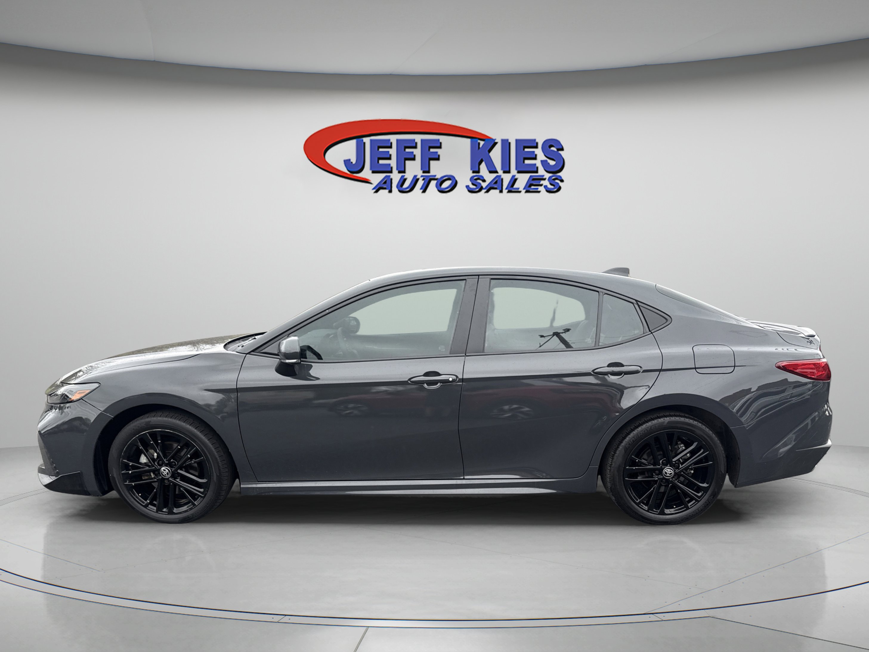 Used 2025 Toyota Camry SE AWD/4WD image 8