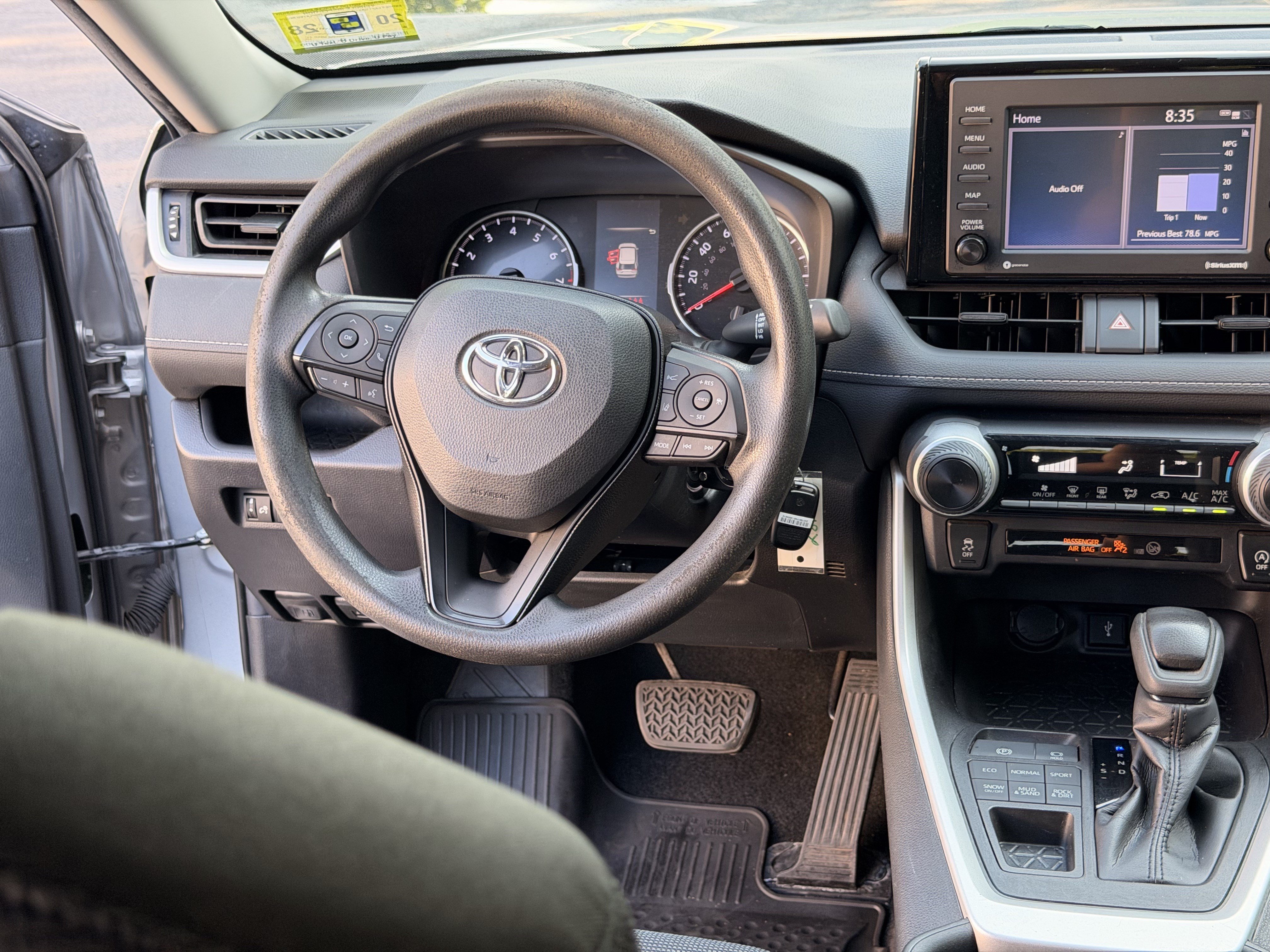 Used 2021 Toyota RAV4 LE AWD/4WD image 18