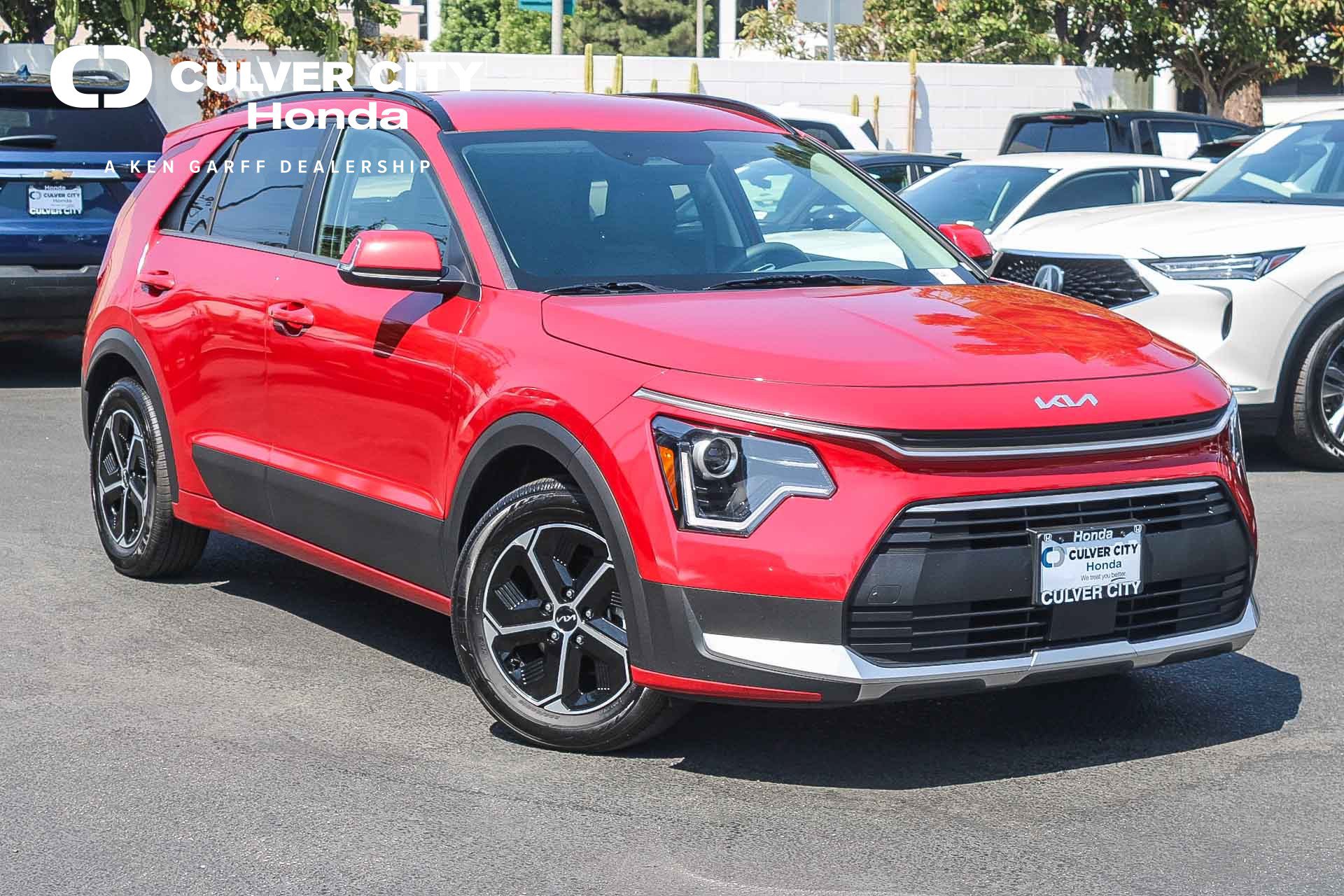 Used 2025 Kia Niro LX FWD image 1