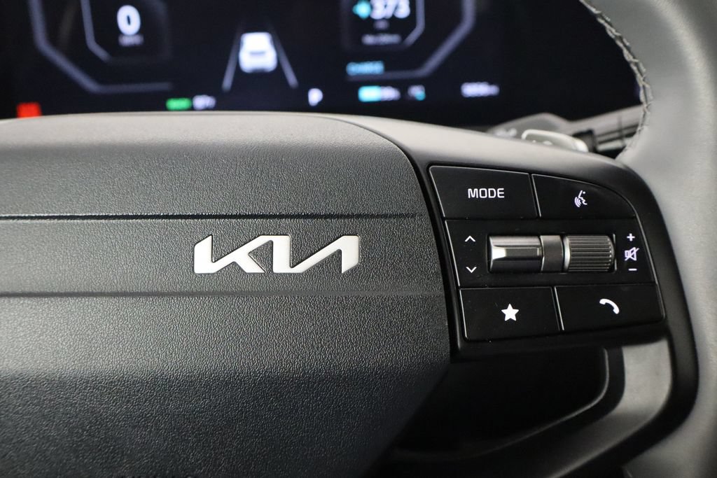 Used 2025 Kia EV6 Light w/ Light LR Technology Package RWD image 10