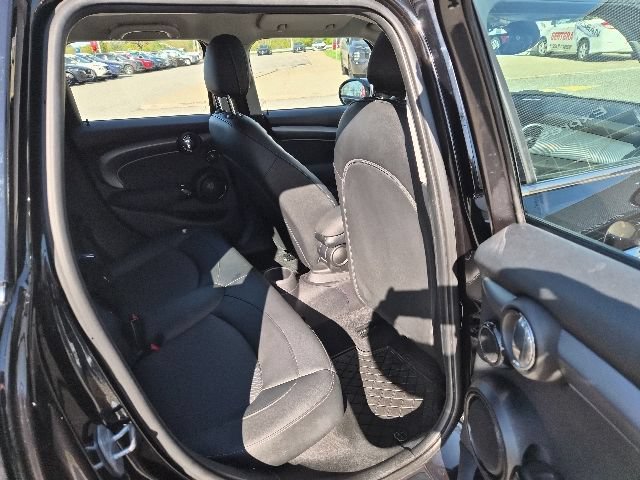 Used 2022 MINI Cooper 4-Door Hardtop w/ Premium Package FWD image 12