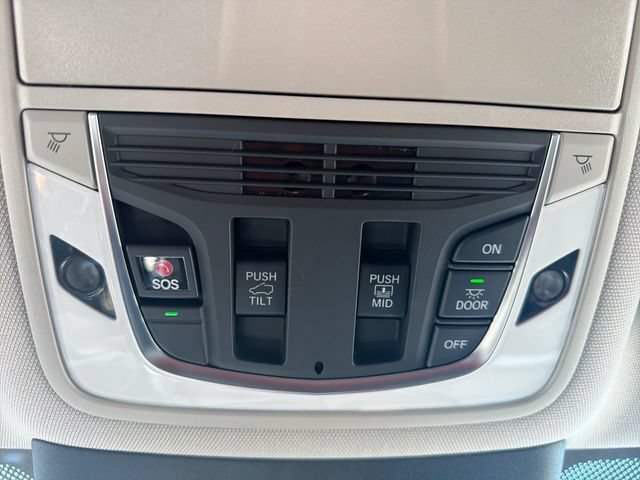 Used 2025 Acura MDX SH-AWD w/ Technology Package image 24