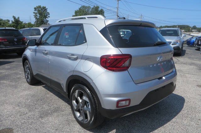Used 2026 Hyundai Venue SEL FWD image 40