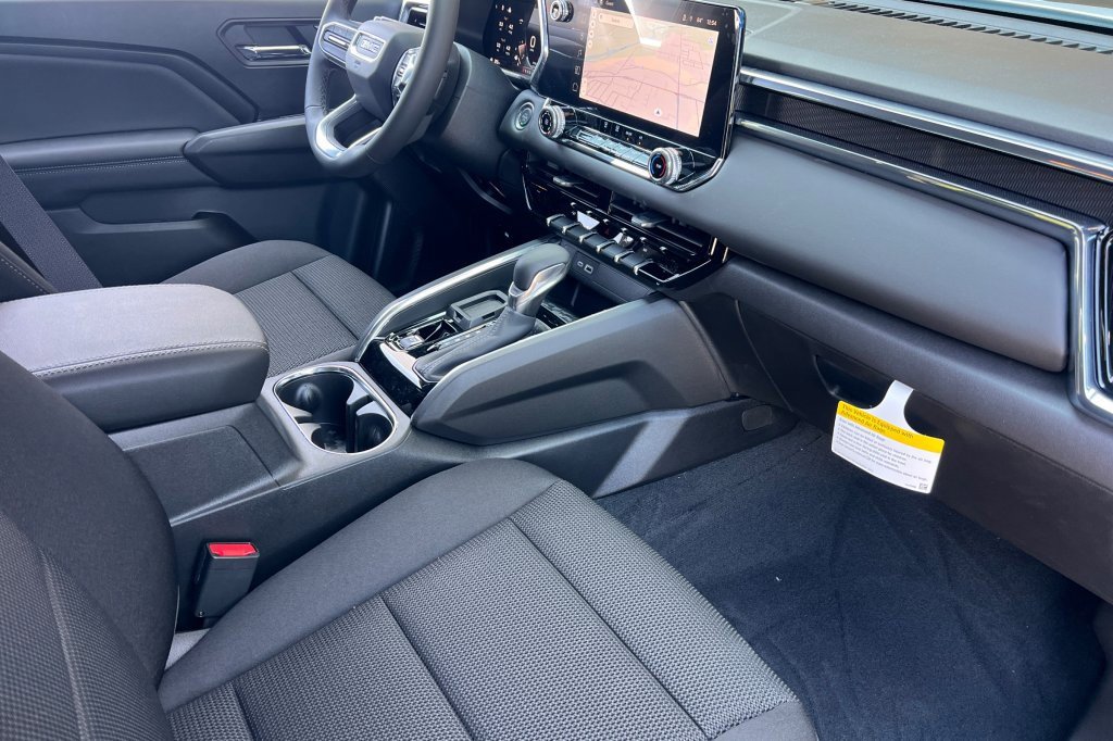 New 2025 GMC Canyon Elevation w/ Technology Package image 12