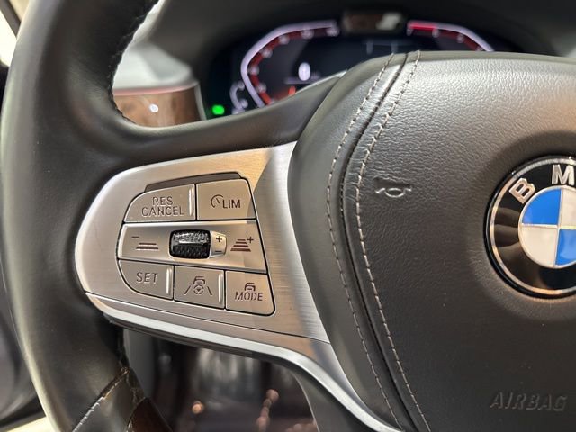 Used 2022 BMW 750i xDrive w/ Luxury Rear Seating Package image 28