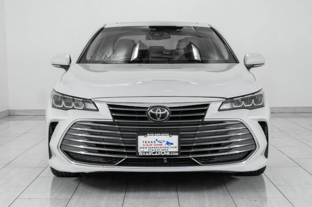 Used 2019 Toyota Avalon XLE w/ Moonroof Package image 3