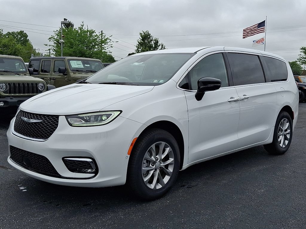 New 2026 Chrysler Pacifica Select