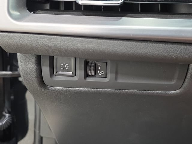 Certified 2025 Cadillac XT4 Premium Luxury AWD/4WD image 23