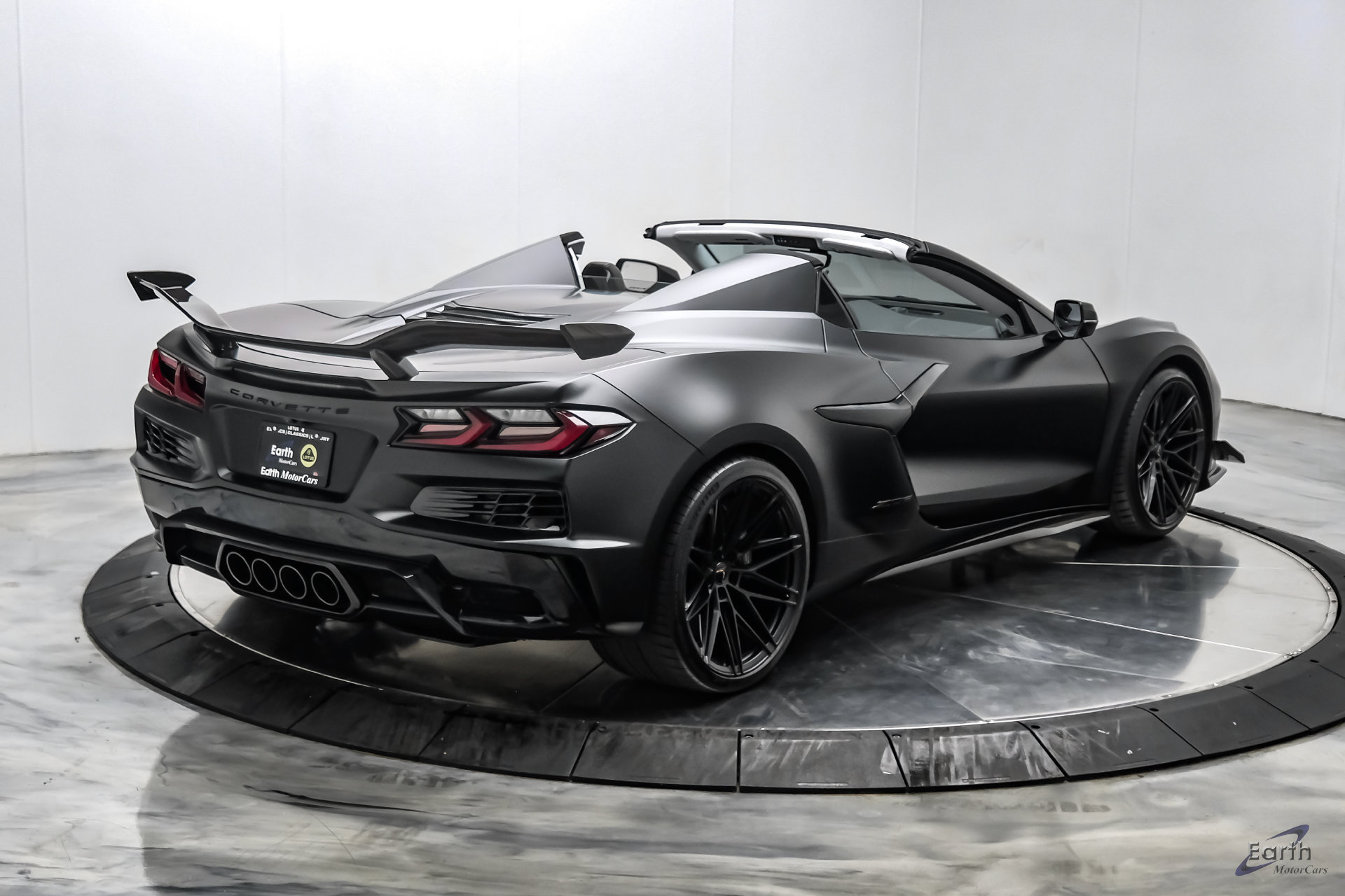 Used 2024 Chevrolet Corvette Z06 w/ Z07 Performance Package RWD image 23