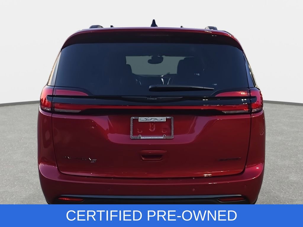 Used 2025 Chrysler Pacifica Limited image 6
