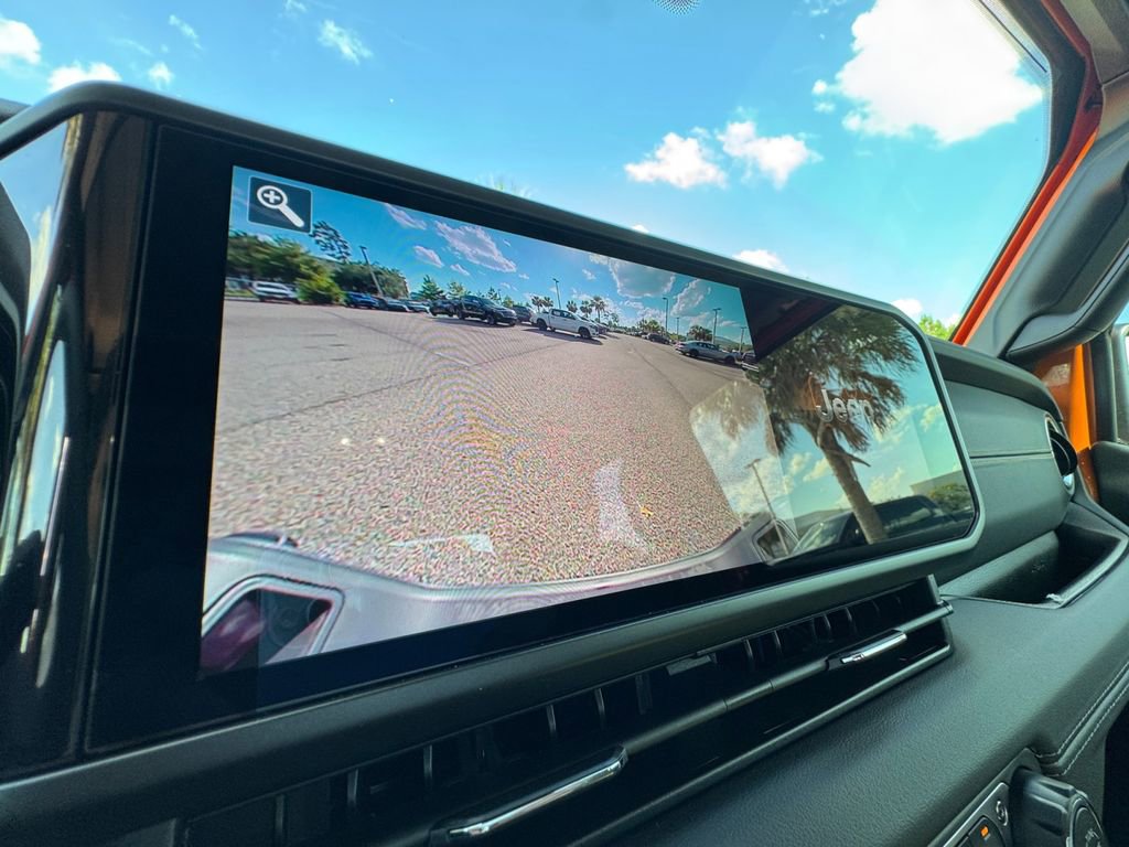 New 2025 Jeep Gladiator Sport image 17