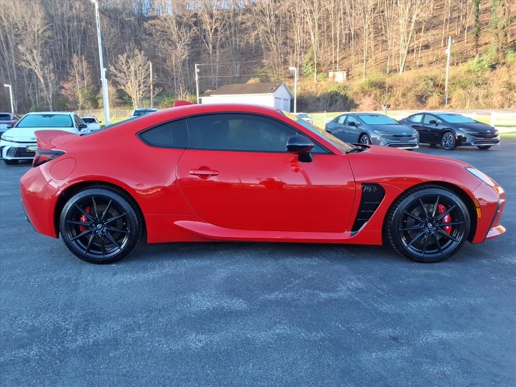 Used 2024 Toyota GR86 Premium w/ Performance Package image 3