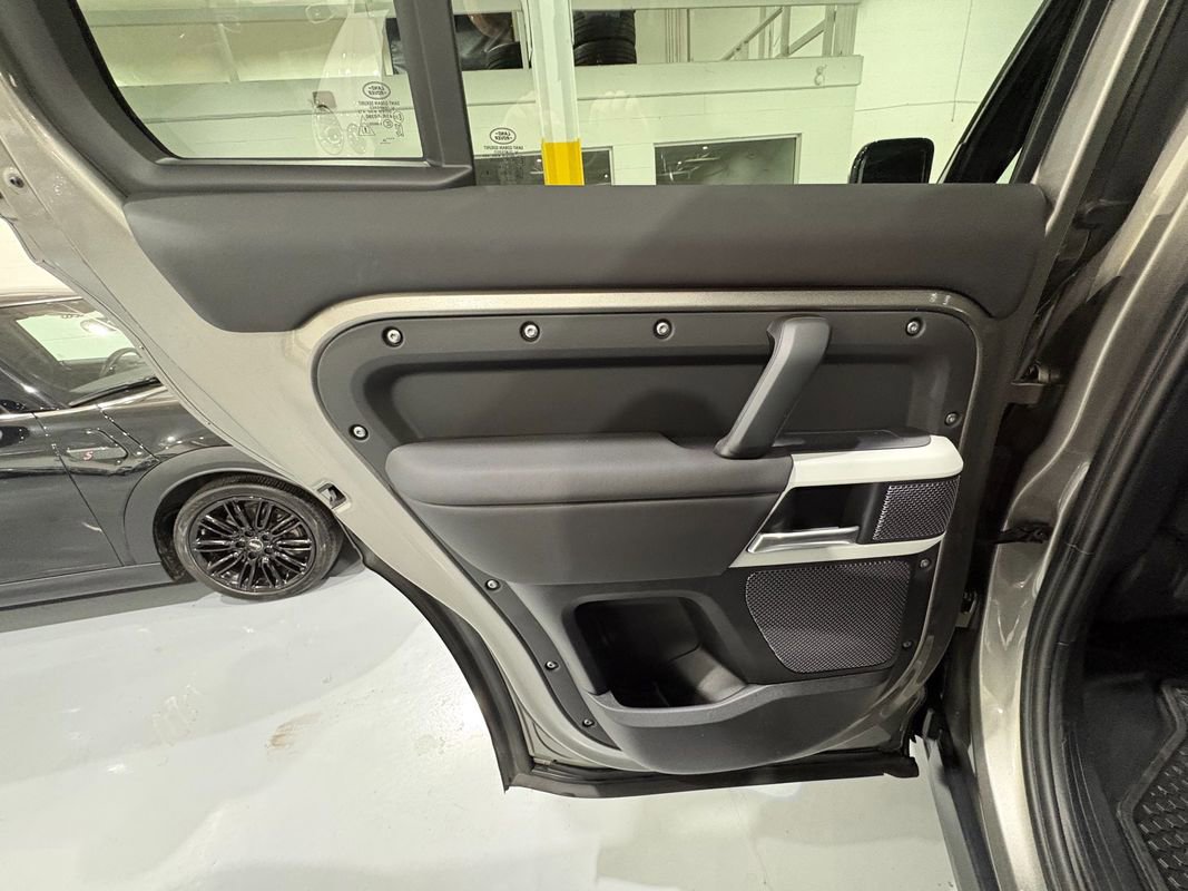 Used 2024 Land Rover Defender 110 S image 37