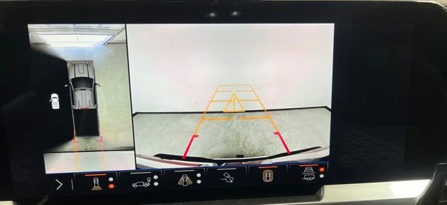 Used 2025 GMC Sierra 3500 SLT w/ SLT Premium Package image 32