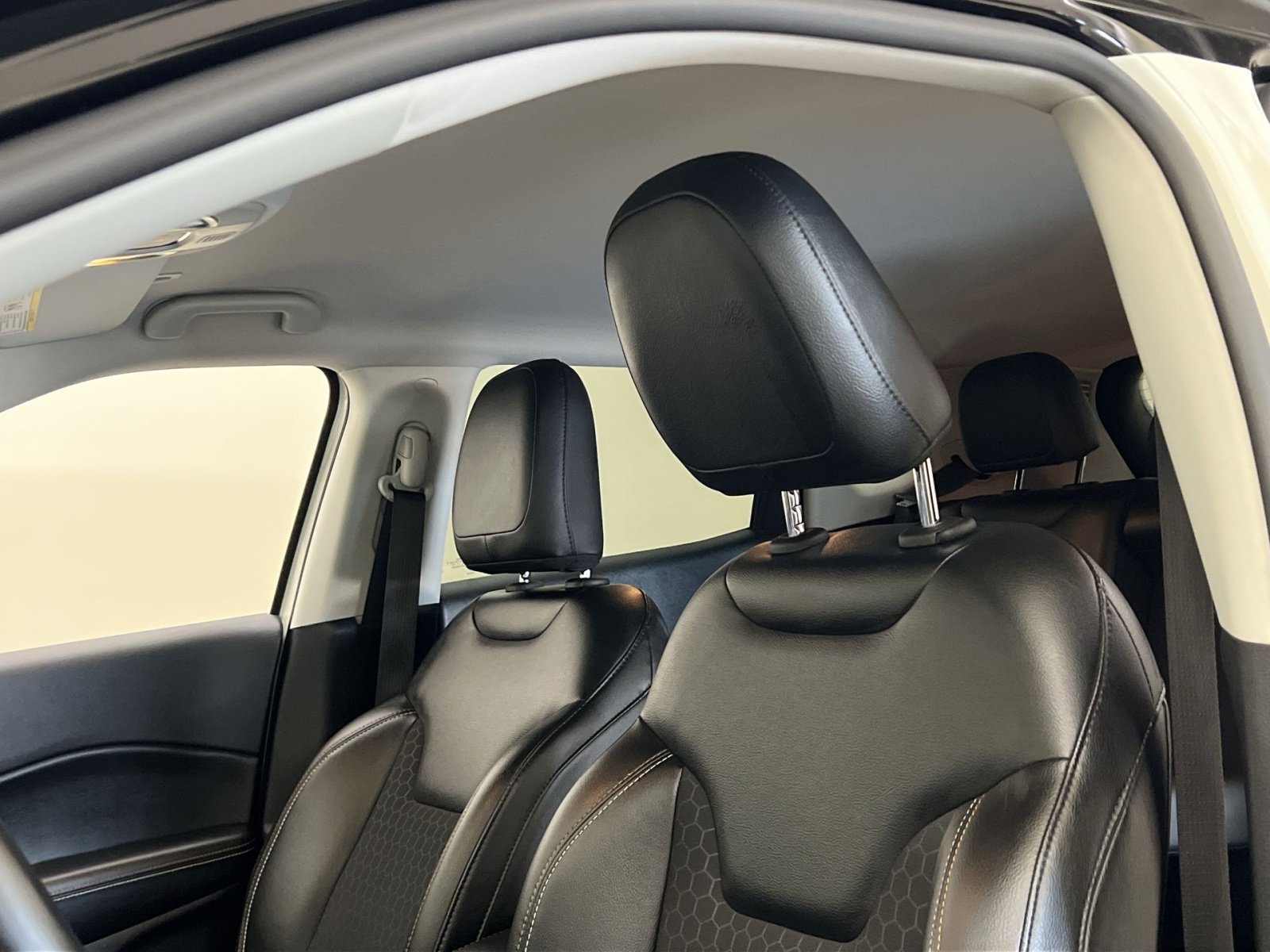 Used 2018 Jeep Compass Latitude AWD/4WD image 27