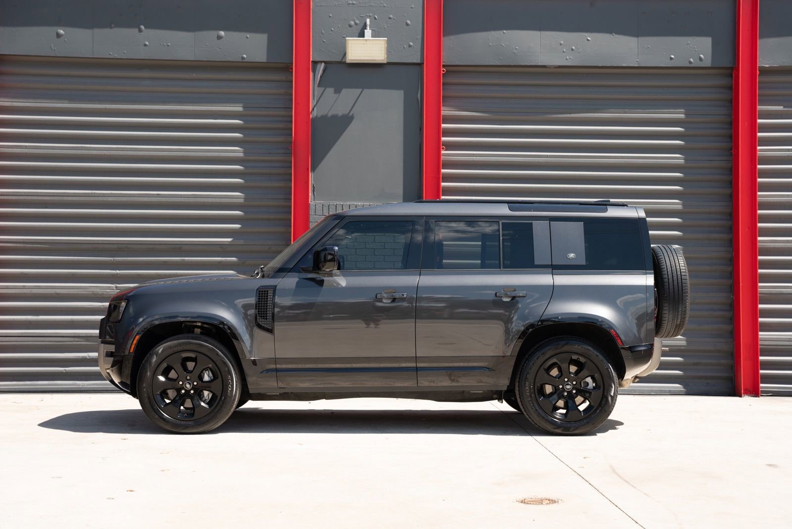 Used 2022 Land Rover Defender 110 X-Dynamic SE image 5